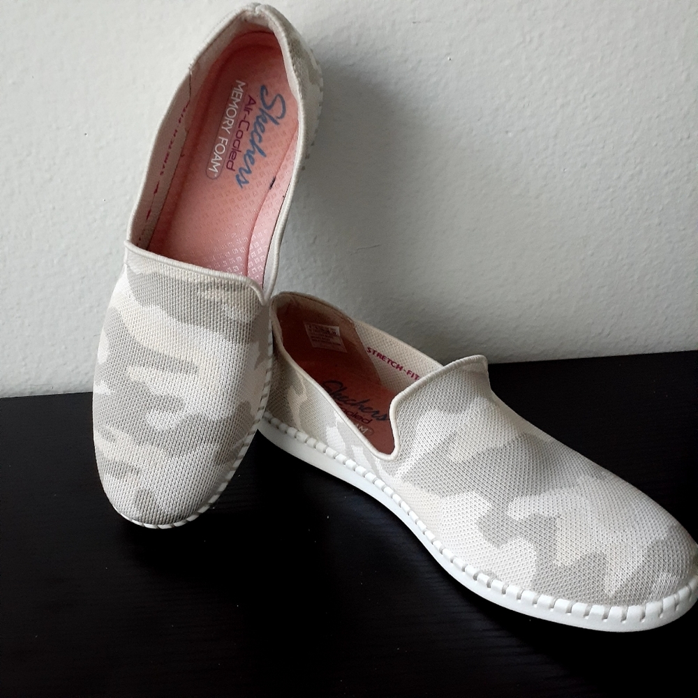 Sketchers Memory Foam Slip on Camo Sneakers 9M